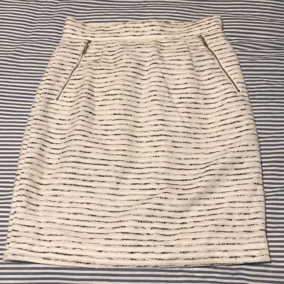 H&M Dresses & Skirts - H&M white and black stitched pencil skirt size 6